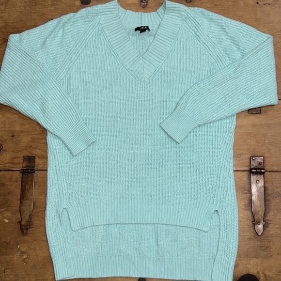 Woman’s A.N.A High Low Turquoise Sweater Medium - Picture 1 of 6